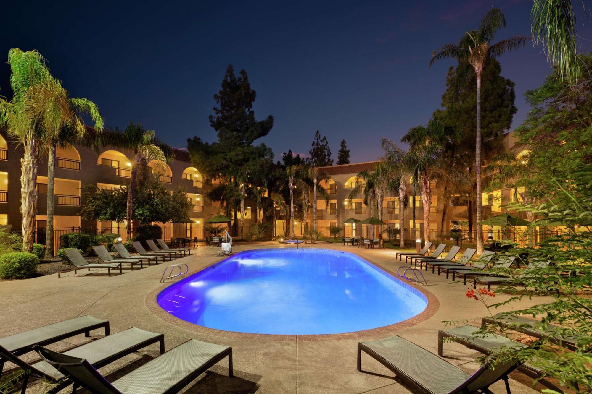 Embassy Suites By Hilton Phoenix Tempe Eksteriør billede
